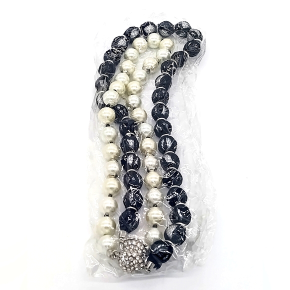 White House Black Market Faux Pearl Rhinestone 2 Piece Necklace Set $90 - Picture 9 of 9